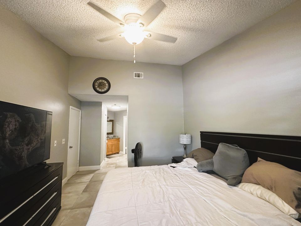 Active With Contract: $2,700 (2 beds, 2 baths, 1279 Square Feet)