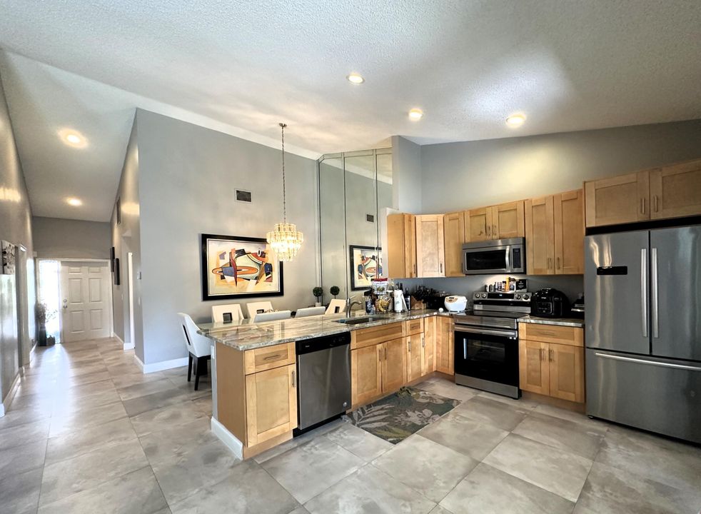 Active With Contract: $2,700 (2 beds, 2 baths, 1279 Square Feet)