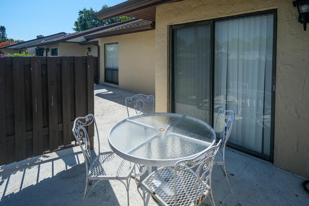 For Sale: $239,999 (2 beds, 2 baths, 1370 Square Feet)