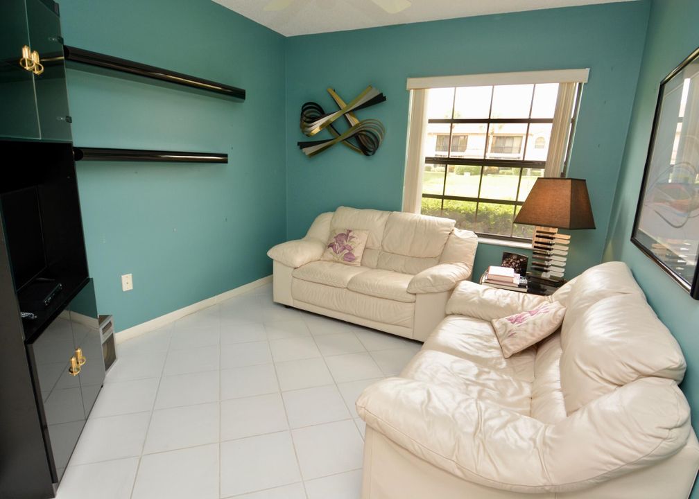 For Sale: $295,000 (3 beds, 2 baths, 1578 Square Feet)