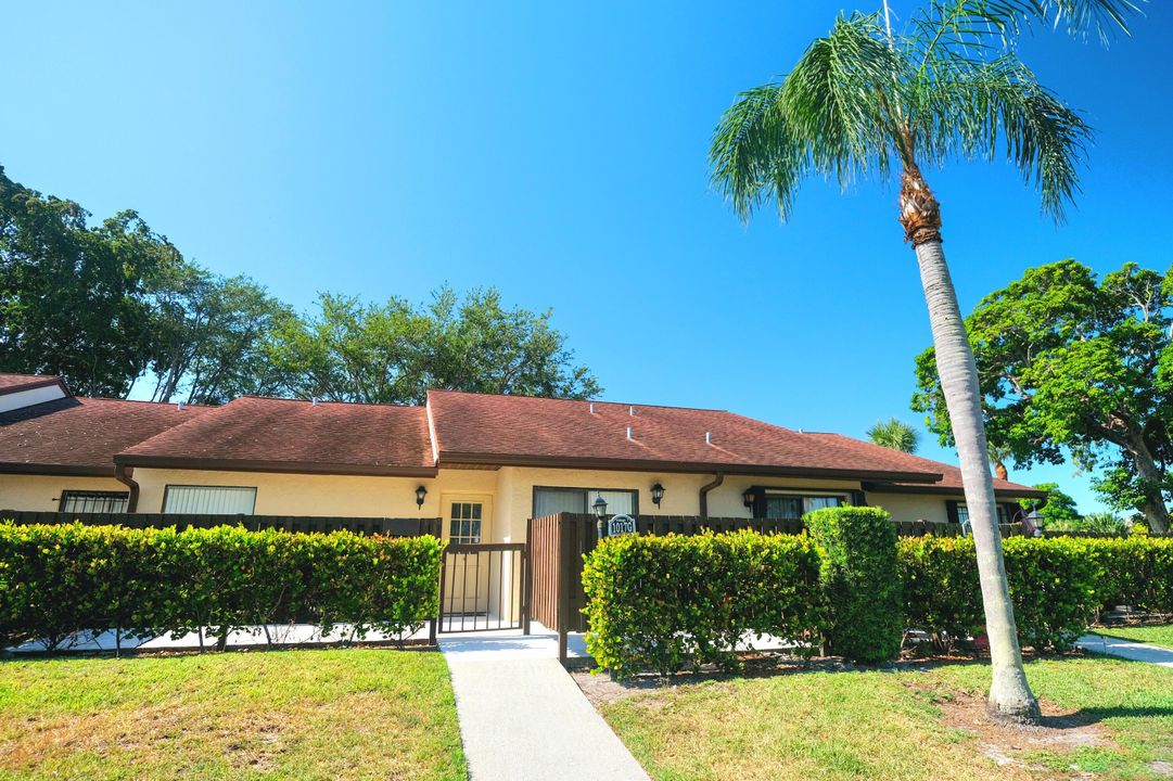 For Sale: $239,999 (2 beds, 2 baths, 1370 Square Feet)