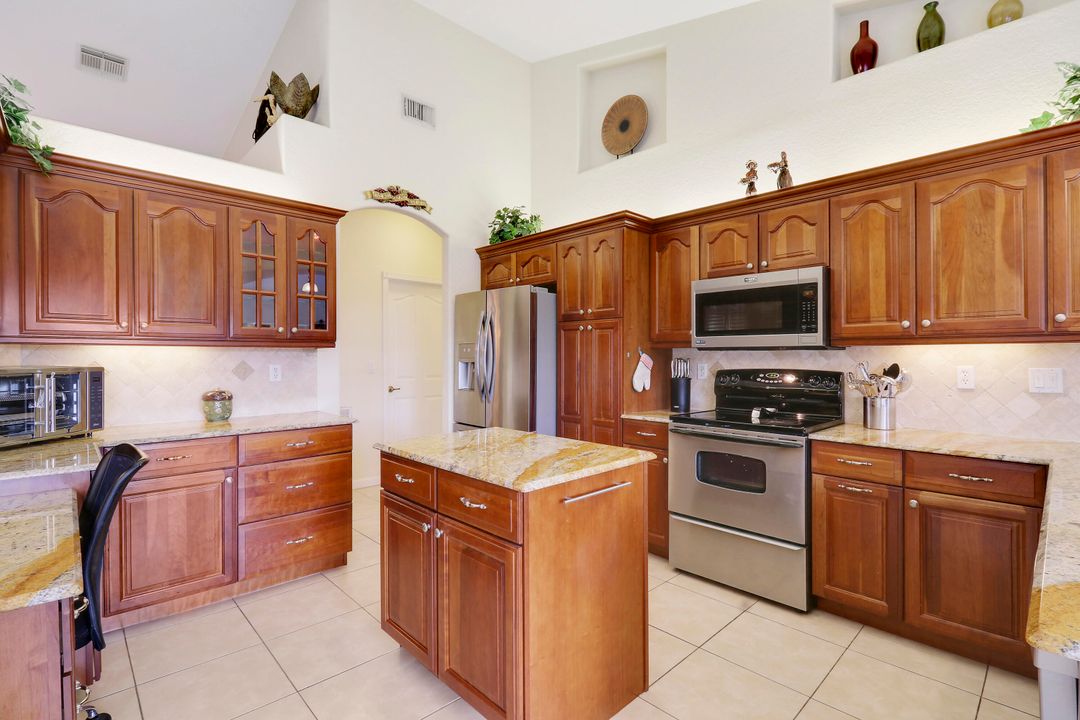 For Sale: $499,000 (3 beds, 2 baths, 2219 Square Feet)