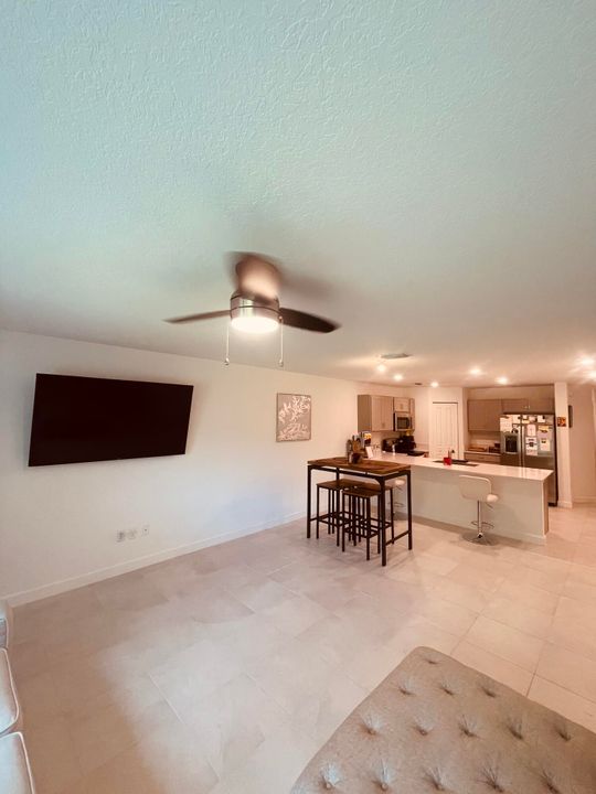 Active With Contract: $2,700 (3 beds, 2 baths, 1609 Square Feet)
