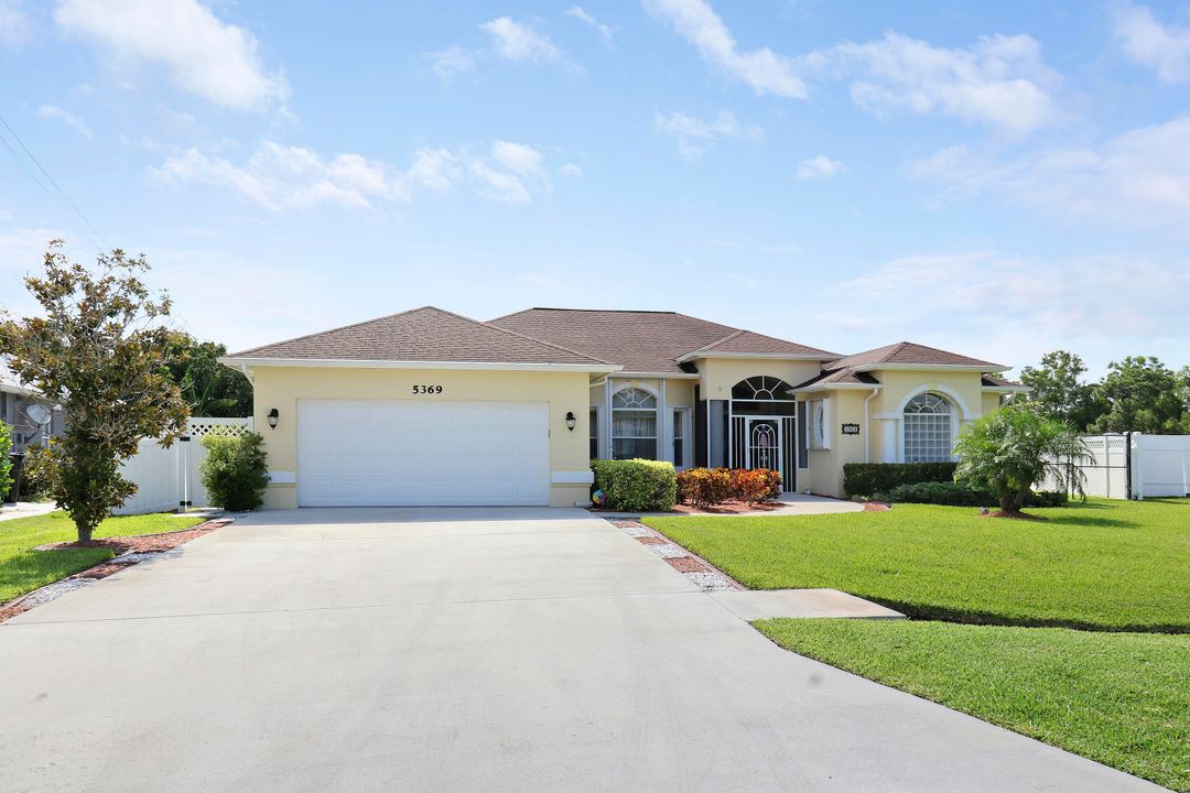 For Sale: $499,000 (3 beds, 2 baths, 2219 Square Feet)