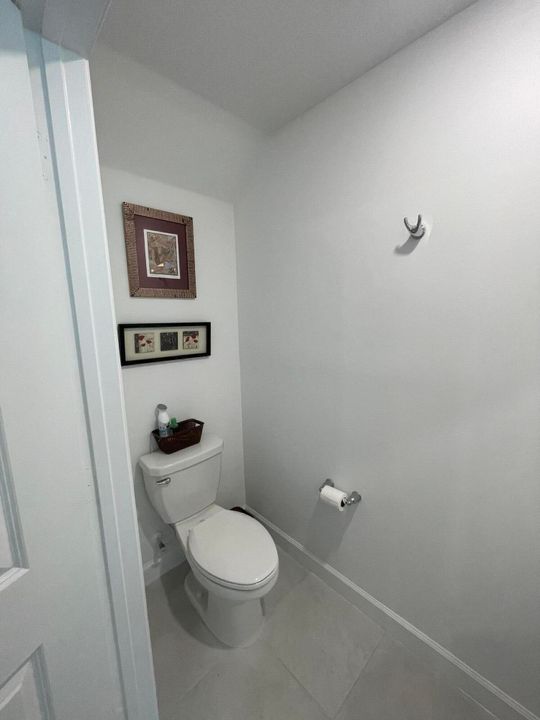 Active With Contract: $2,700 (3 beds, 2 baths, 1609 Square Feet)