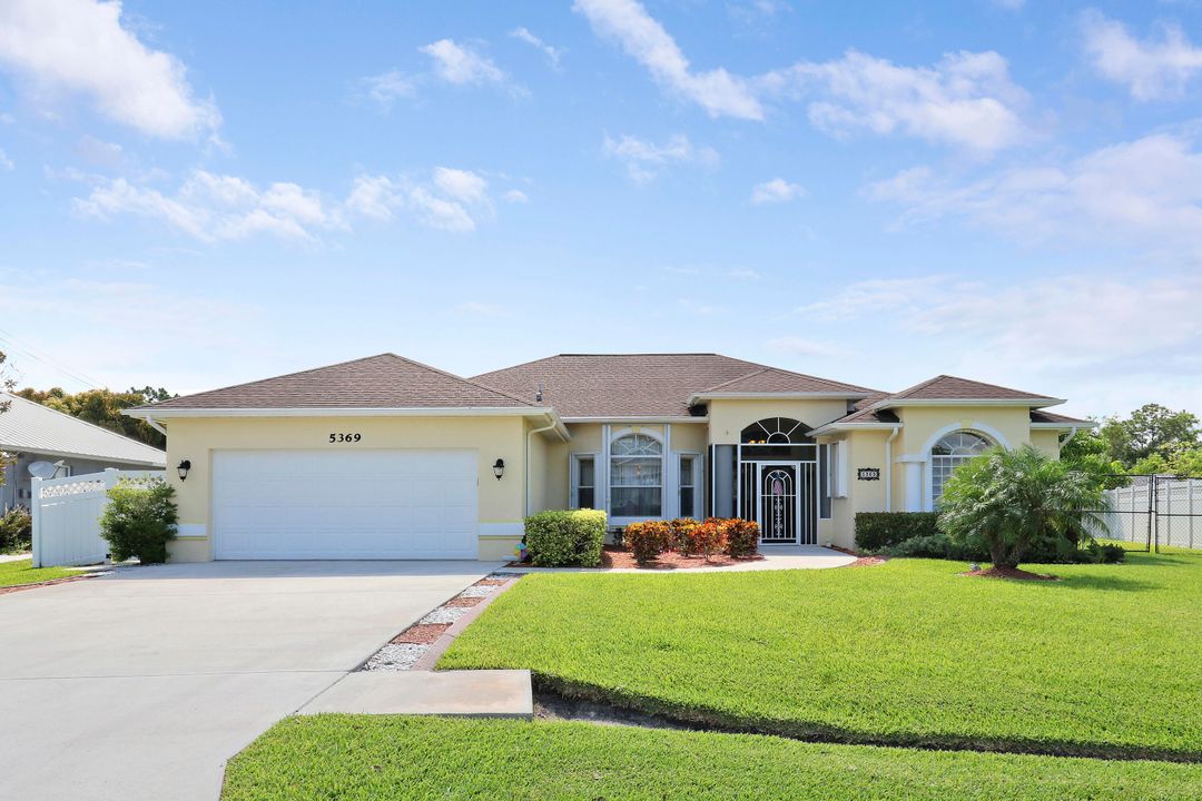 For Sale: $499,000 (3 beds, 2 baths, 2219 Square Feet)