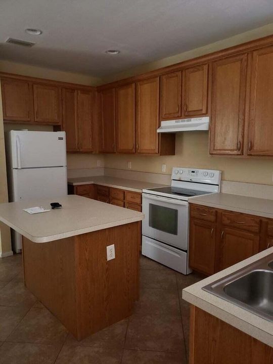 For Rent: $2,700 (4 beds, 2 baths, 2241 Square Feet)