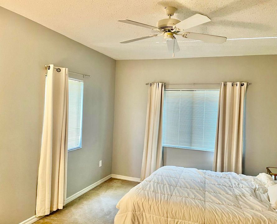 Active With Contract: $2,000 (1 beds, 1 baths, 878 Square Feet)