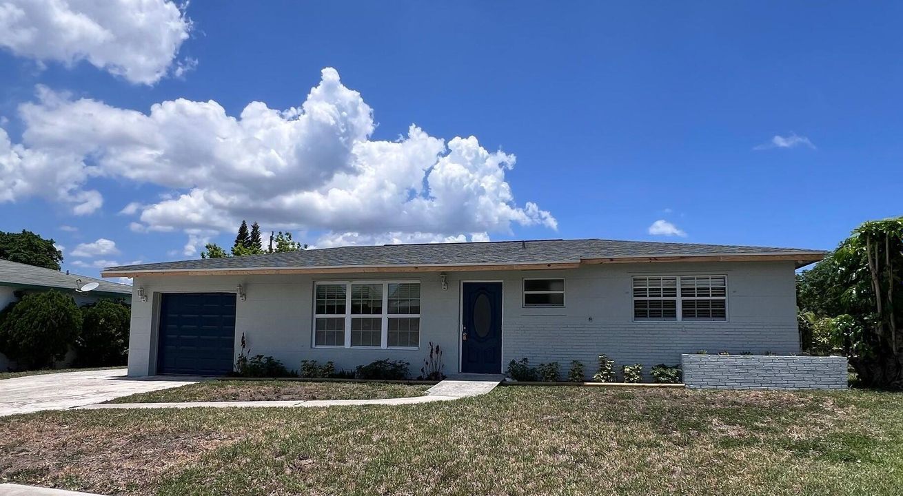 Active With Contract: $369,900 (3 beds, 2 baths, 1443 Square Feet)