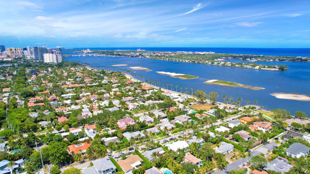 For Sale: $2,500,000 (2 beds, 2 baths, 1491 Square Feet)