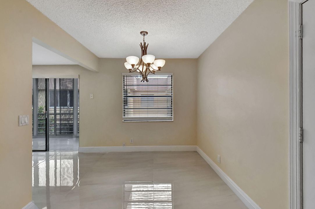 Active With Contract: $1,900 (2 beds, 2 baths, 910 Square Feet)