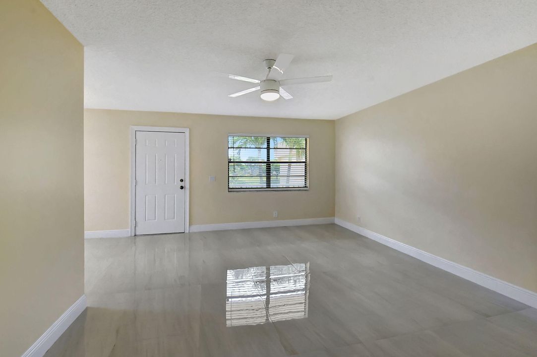 Active With Contract: $1,900 (2 beds, 2 baths, 910 Square Feet)