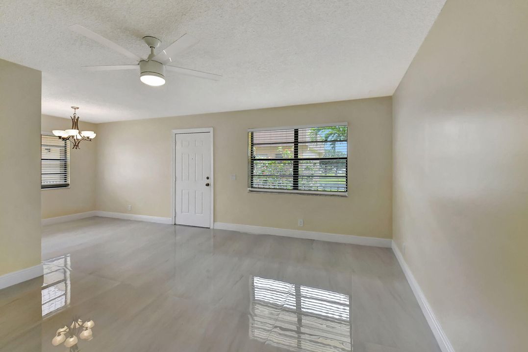Active With Contract: $1,900 (2 beds, 2 baths, 910 Square Feet)