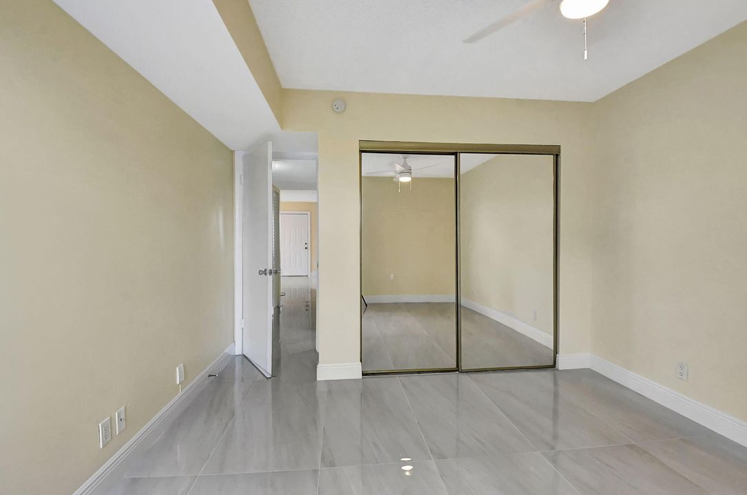 Active With Contract: $1,900 (2 beds, 2 baths, 910 Square Feet)