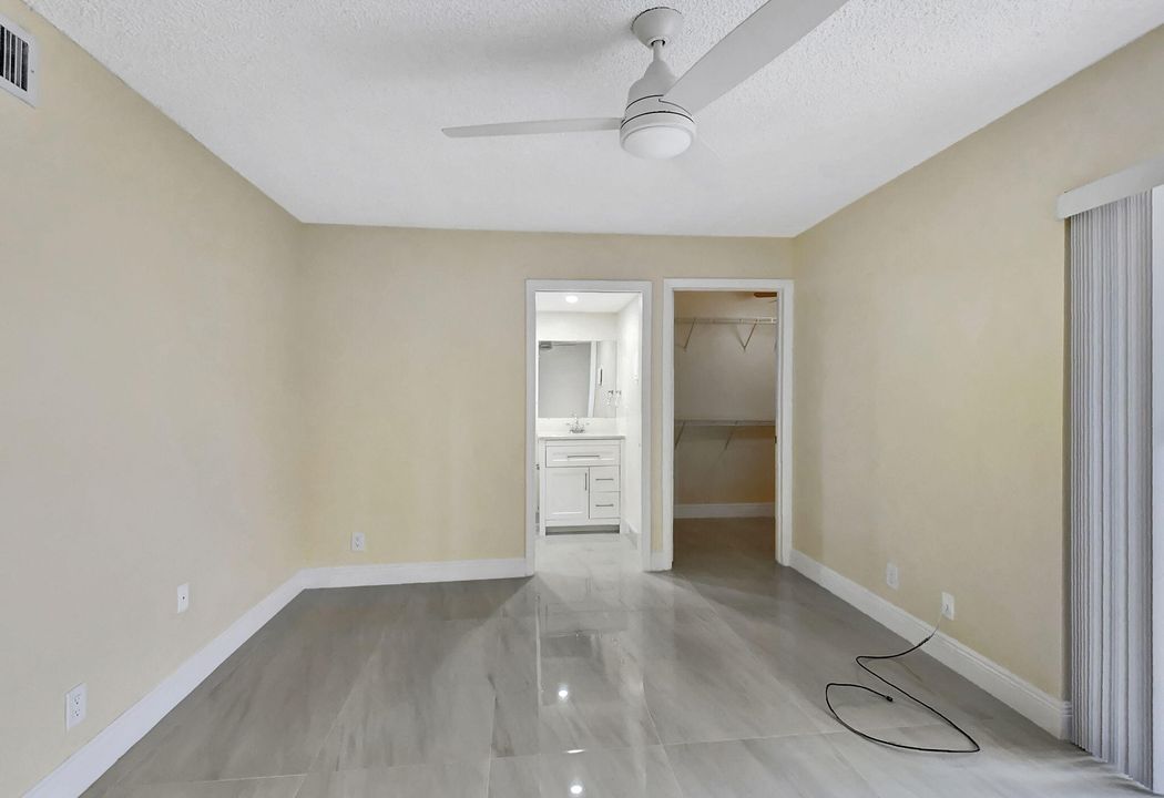 Active With Contract: $1,900 (2 beds, 2 baths, 910 Square Feet)