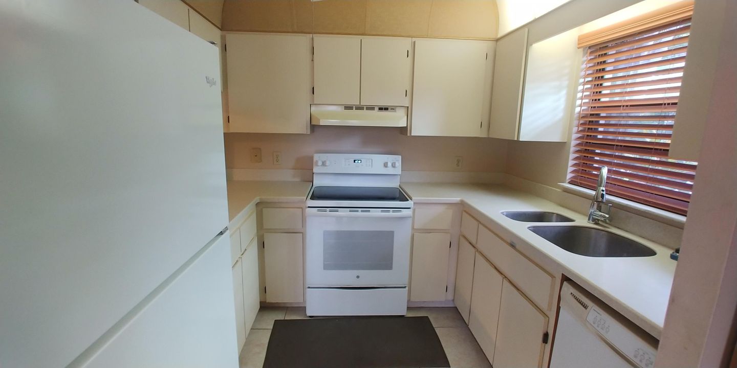 Active With Contract: $2,200 (2 beds, 2 baths, 1344 Square Feet)