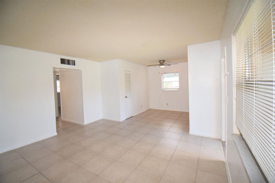 For Sale: $200,000 (2 beds, 2 baths, 707 Square Feet)