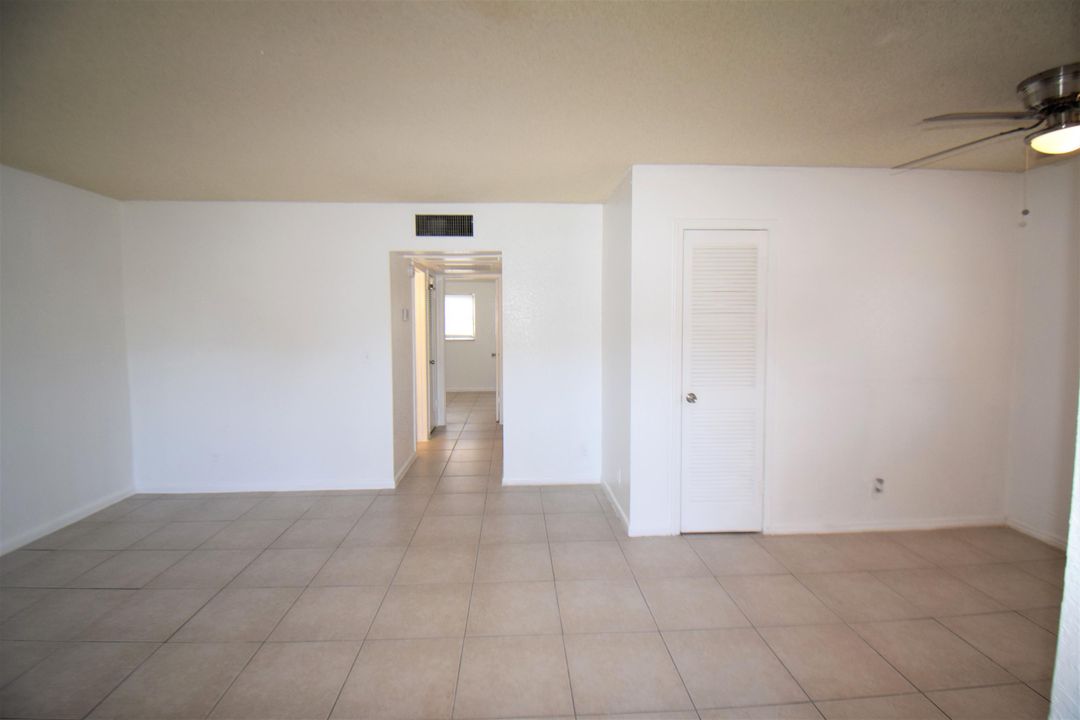 For Sale: $200,000 (2 beds, 2 baths, 707 Square Feet)