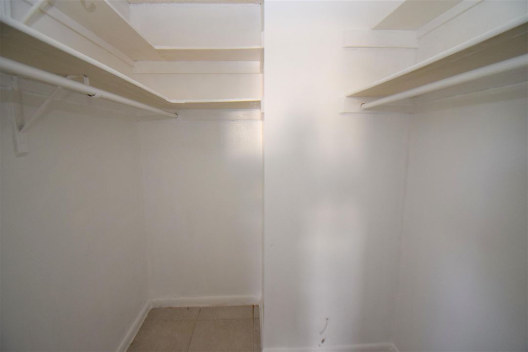 For Sale: $200,000 (2 beds, 2 baths, 707 Square Feet)