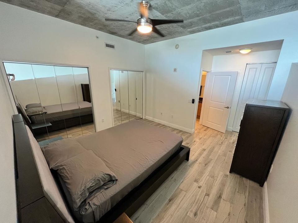 Active With Contract: $2,300 (1 beds, 1 baths, 757 Square Feet)