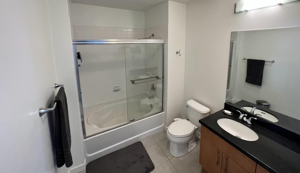 Active With Contract: $2,300 (1 beds, 1 baths, 757 Square Feet)