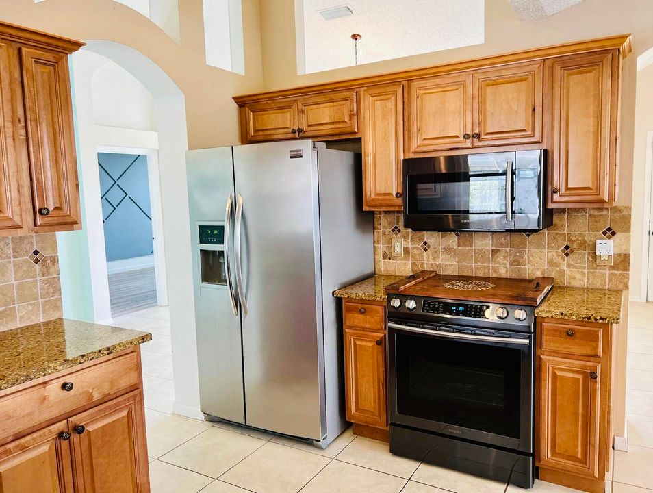 Active With Contract: $2,900 (3 beds, 2 baths, 1760 Square Feet)