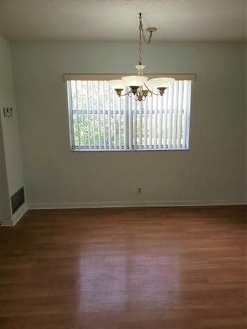 For Rent: $1,400 (1 beds, 1 baths, 726 Square Feet)