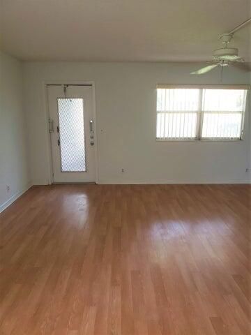 For Rent: $1,400 (1 beds, 1 baths, 726 Square Feet)