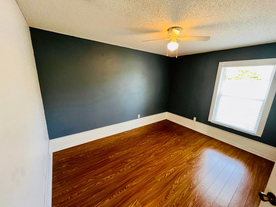 Active With Contract: $2,900 (3 beds, 2 baths, 1760 Square Feet)