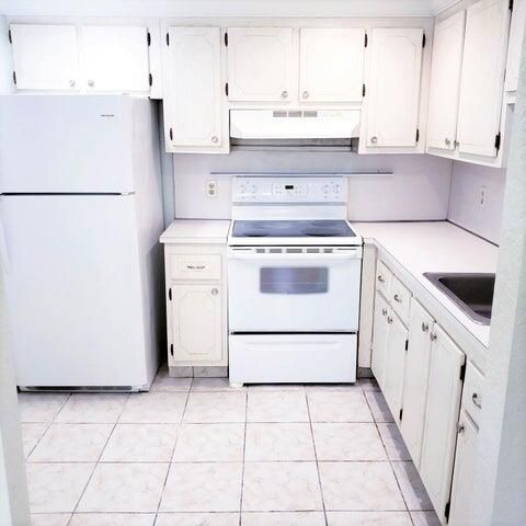 For Rent: $1,400 (1 beds, 1 baths, 726 Square Feet)