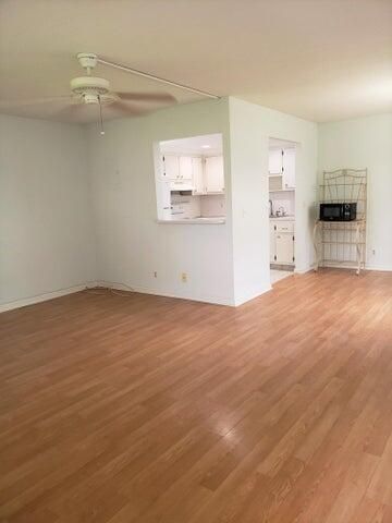 For Rent: $1,400 (1 beds, 1 baths, 726 Square Feet)