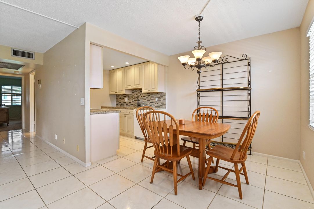 For Sale: $154,900 (2 beds, 1 baths, 861 Square Feet)