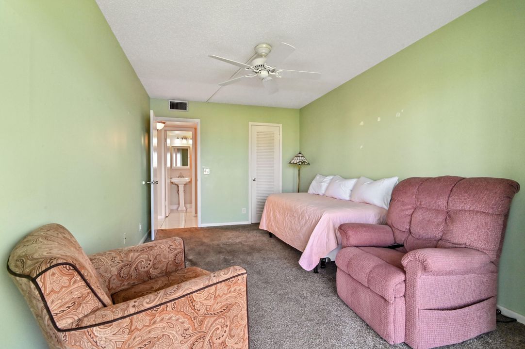 For Sale: $154,900 (2 beds, 1 baths, 861 Square Feet)