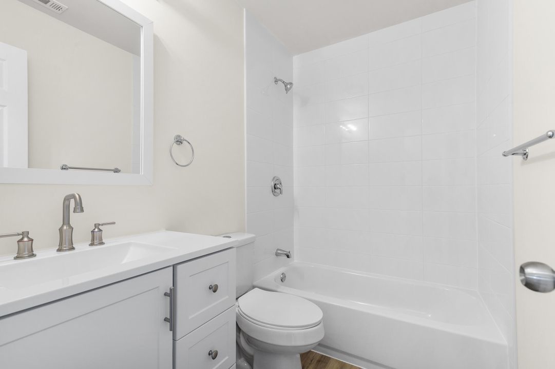 For Sale: $299,000 (2 beds, 1 baths, 904 Square Feet)