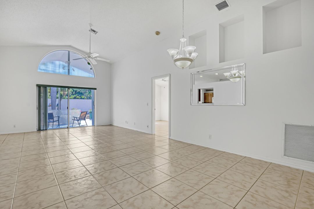 For Sale: $595,000 (3 beds, 2 baths, 1422 Square Feet)