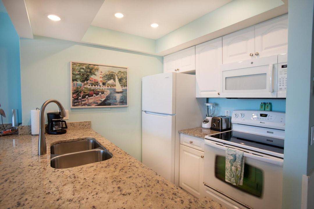 For Sale: $469,000 (1 beds, 1 baths, 674 Square Feet)