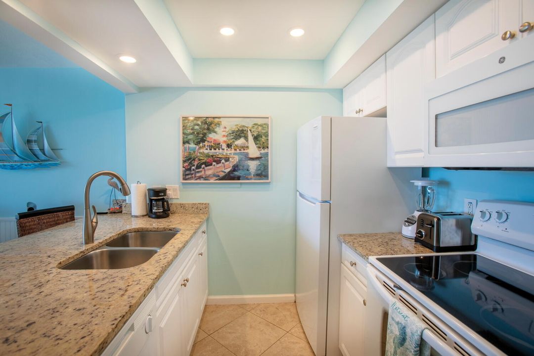 For Sale: $469,000 (1 beds, 1 baths, 674 Square Feet)