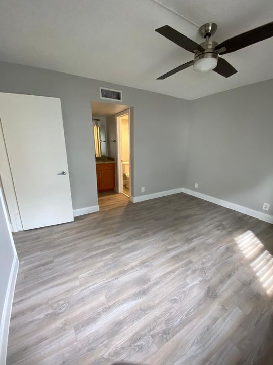 Active With Contract: $2,075 (2 beds, 2 baths, 847 Square Feet)