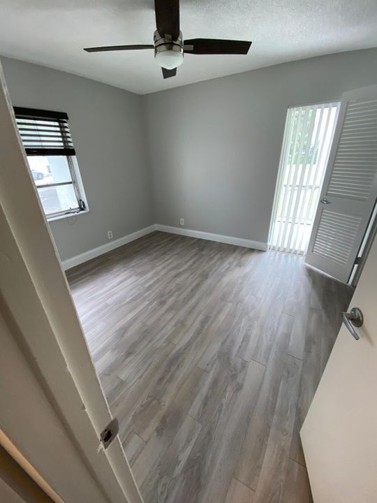 Active With Contract: $2,075 (2 beds, 2 baths, 847 Square Feet)