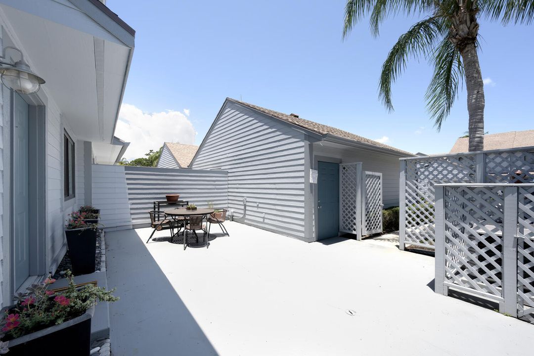 For Sale: $459,000 (2 beds, 2 baths, 1874 Square Feet)