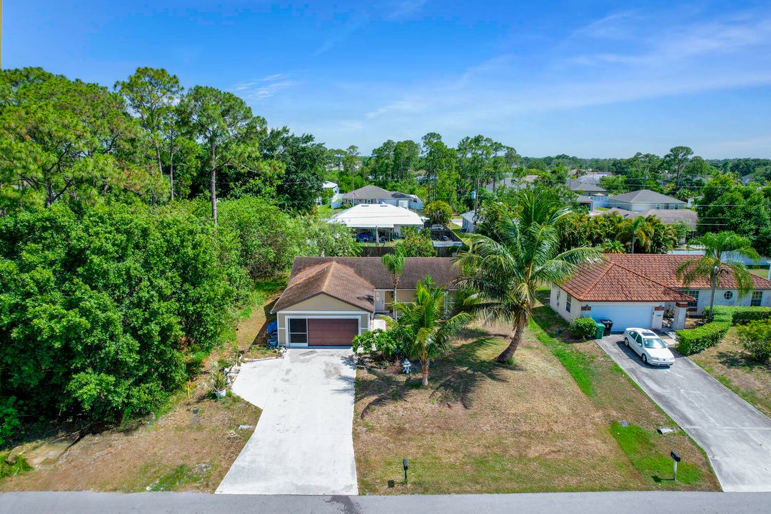 For Sale: $305,000 (3 beds, 2 baths, 1032 Square Feet)