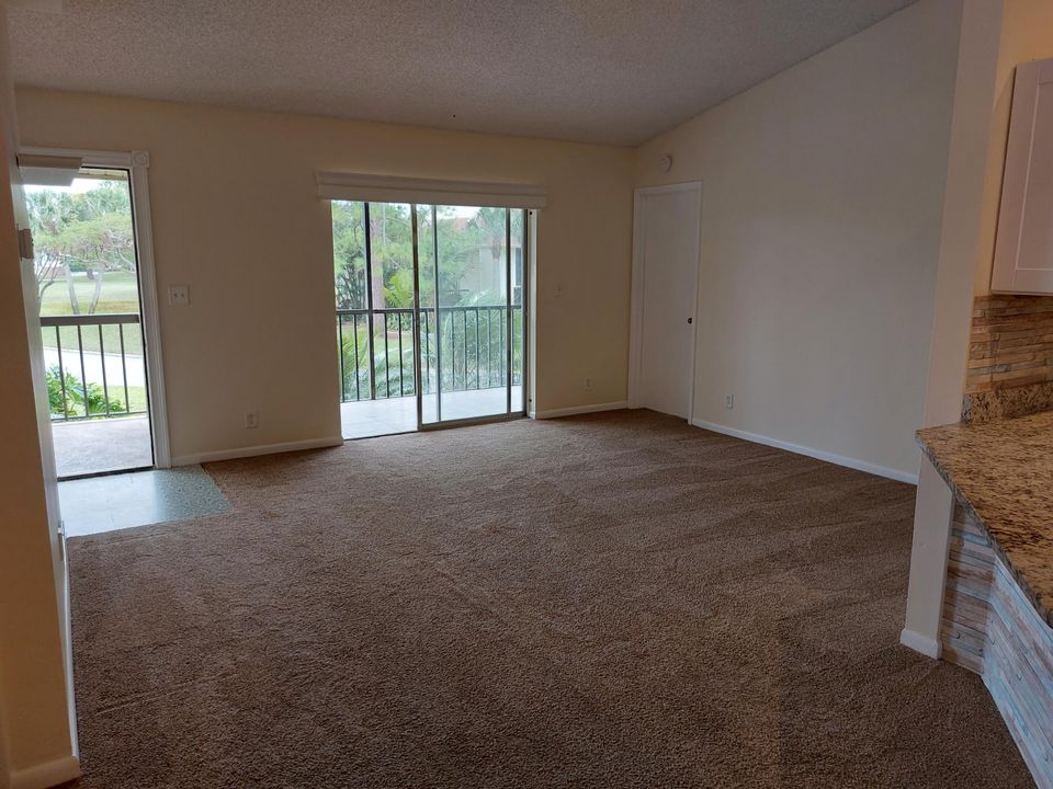 For Rent: $2,300 (2 beds, 2 baths, 1025 Square Feet)