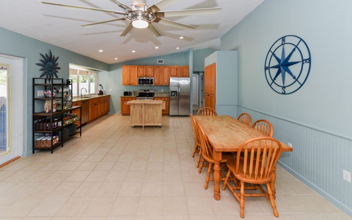 For Sale: $589,500 (3 beds, 2 baths, 2088 Square Feet)