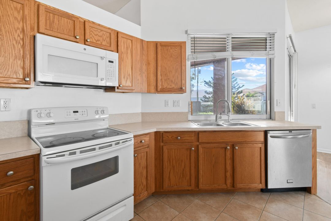 Active With Contract: $2,300 (3 beds, 2 baths, 2107 Square Feet)