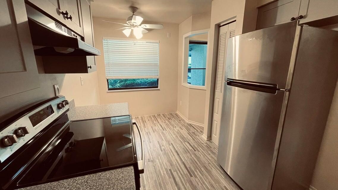 For Rent: $1,800 (2 beds, 2 baths, 1078 Square Feet)