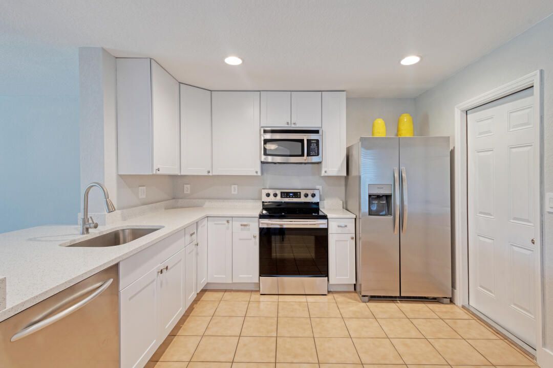 For Sale: $385,000 (3 beds, 2 baths, 1571 Square Feet)