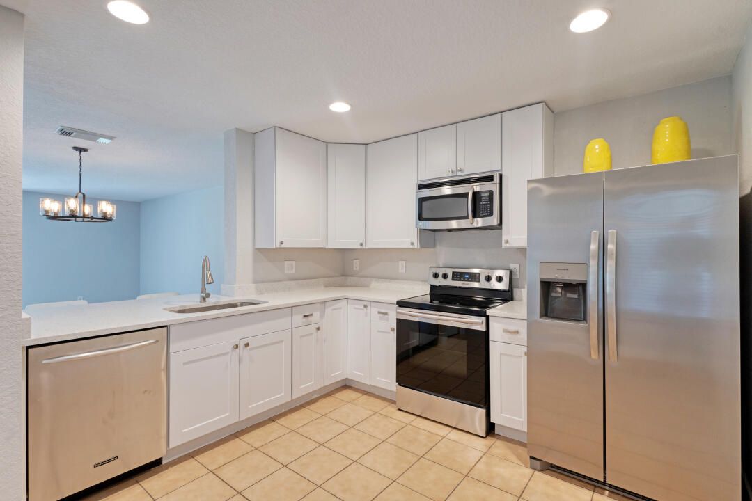 For Sale: $385,000 (3 beds, 2 baths, 1571 Square Feet)