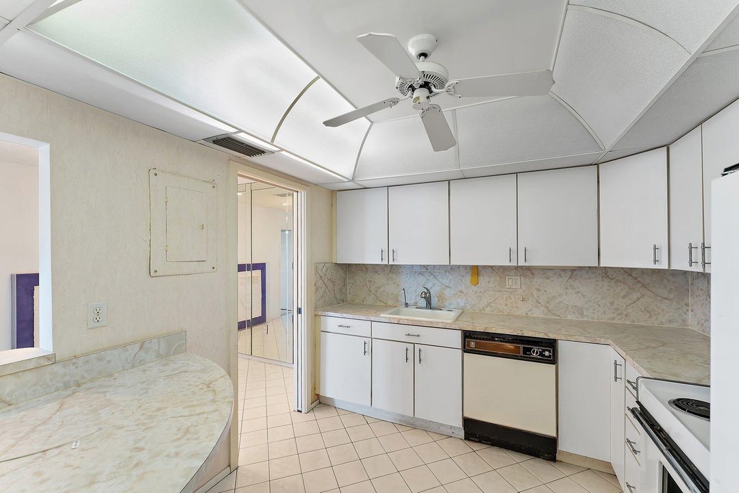For Sale: $330,000 (2 beds, 2 baths, 1176 Square Feet)