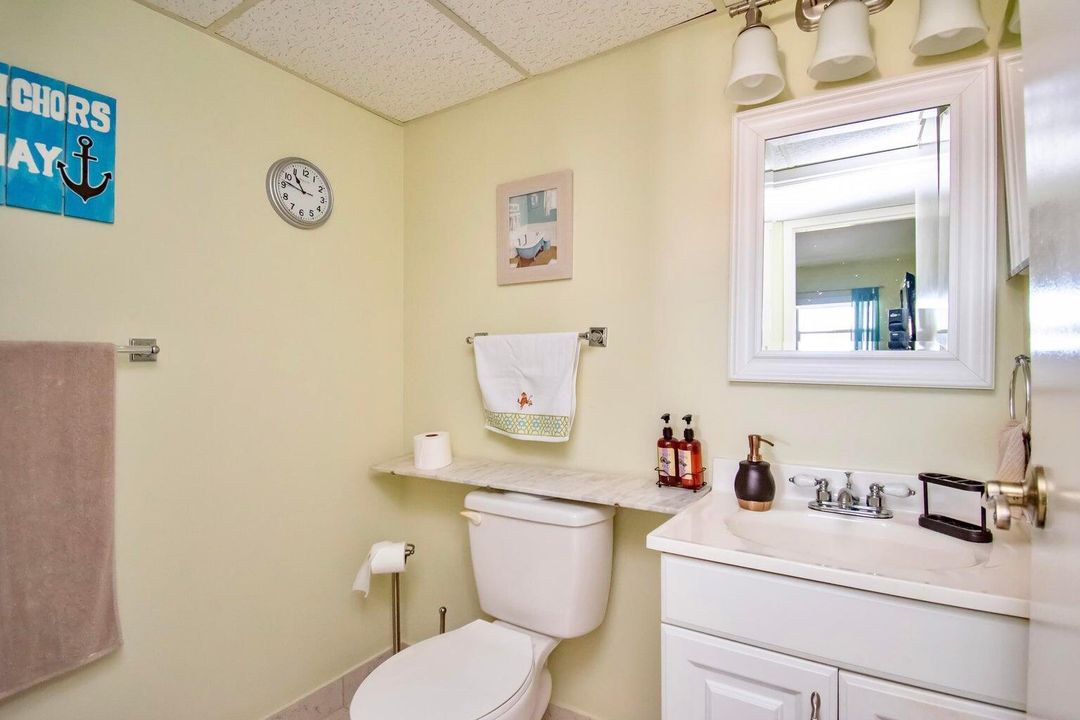 Active With Contract: $1,600 (2 beds, 2 baths, 880 Square Feet)