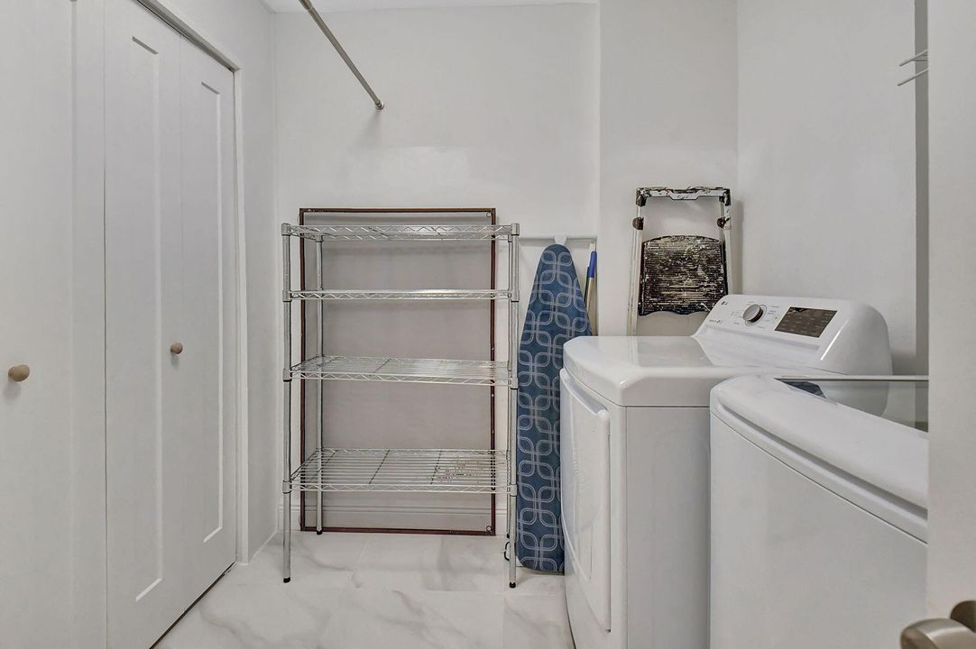 For Sale: $290,000 (2 beds, 2 baths, 1348 Square Feet)